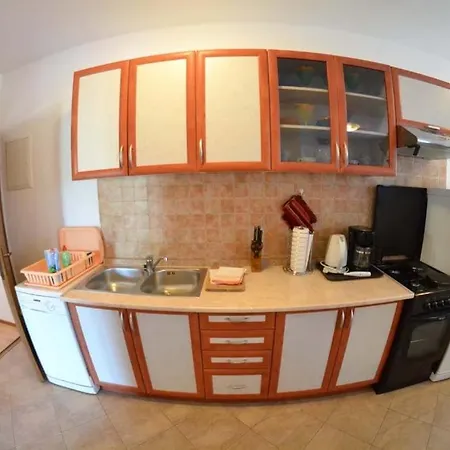 In With Seaview, Terrace, Air Condition, Wifi * Mundanije