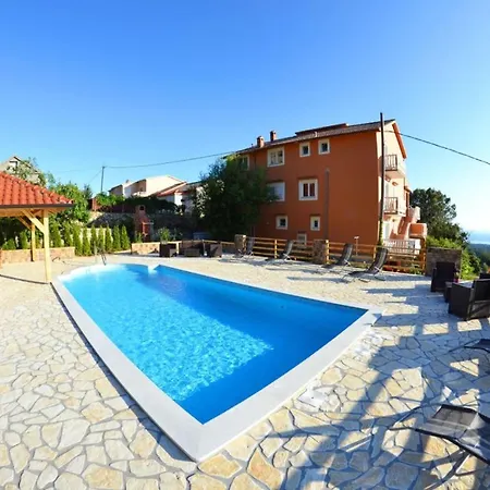 In With Seaview, Terrace, Air Condition, Wifi * Mundanije