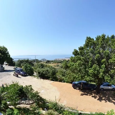 In With Seaview, Terrace, Air Condition, Wifi Apartment Mundanije