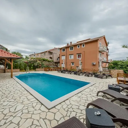 Apartmán In With Seaview, Terrace, Air Condition, Wifi Mundanije