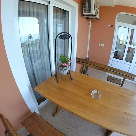 In With Seaview, Terrace, Air Condition, Wifi *