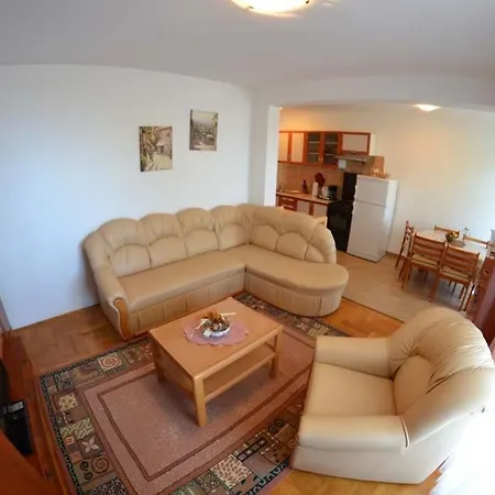 In With Seaview, Terrace, Air Condition, Wifi Apartment