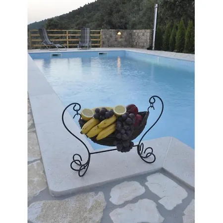 In With Seaview, Terrace, Air Condition, Wifi Mundanije
