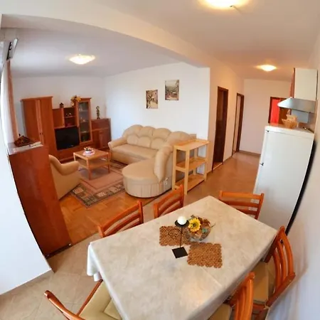 In With Seaview, Terrace, Air Condition, Wifi *