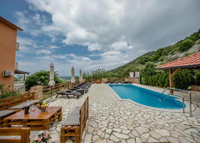 In With Seaview, Terrace, Air Condition, Wifi *