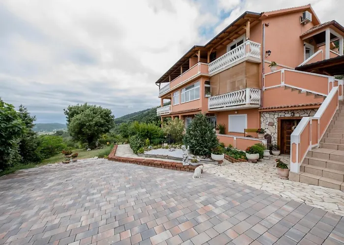 In With Seaview, Terrace, Air Condition, Wifi Mundanije