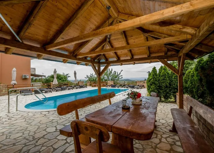In With Seaview, Terrace, Air Condition, Wifi *