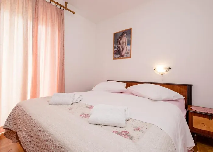 In With Seaview, Terrace, Air Condition, Wifi *