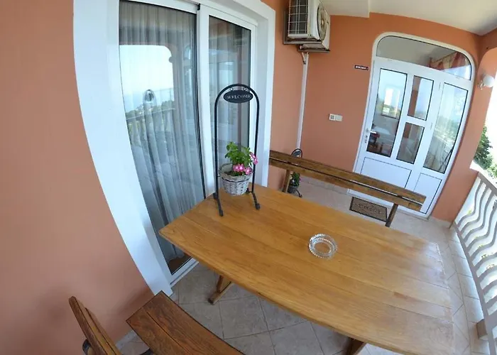 In With Seaview, Terrace, Air Condition, Wifi *