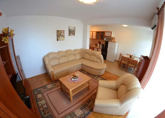 In With Seaview, Terrace, Air Condition, Wifi アパート