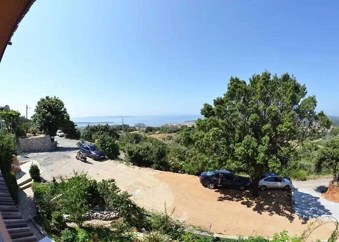In With Seaview, Terrace, Air Condition, Wifi アパート Mundanije