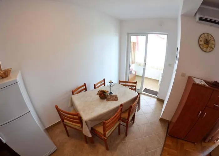 In With Seaview, Terrace, Air Condition, Wifi * Mundanije