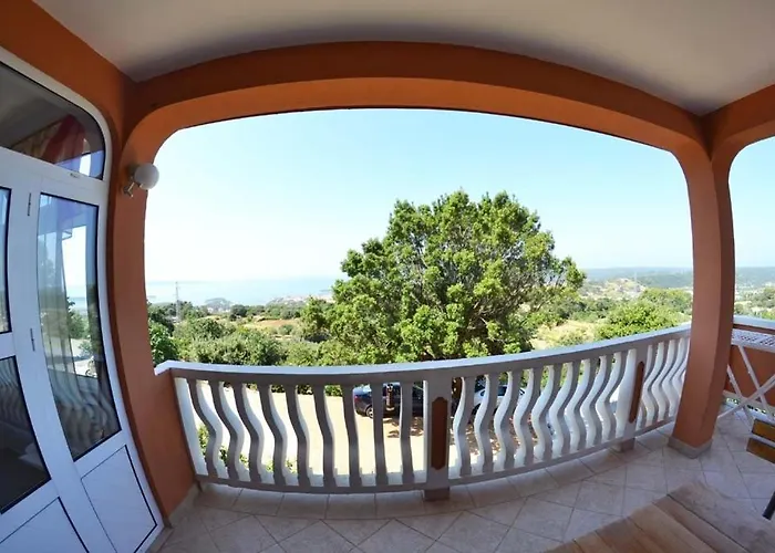 In With Seaview, Terrace, Air Condition, Wifi * Mundanije