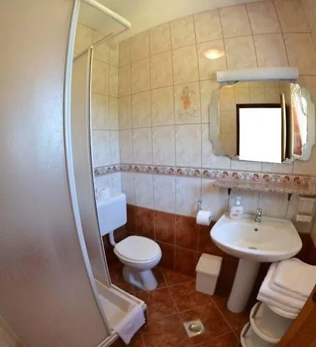 In With Seaview, Terrace, Air Condition, Wifi アパート Mundanije