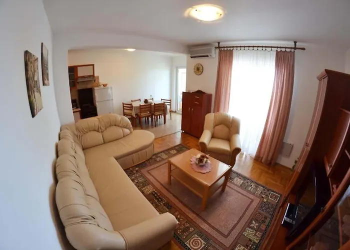In With Seaview, Terrace, Air Condition, Wifi アパート